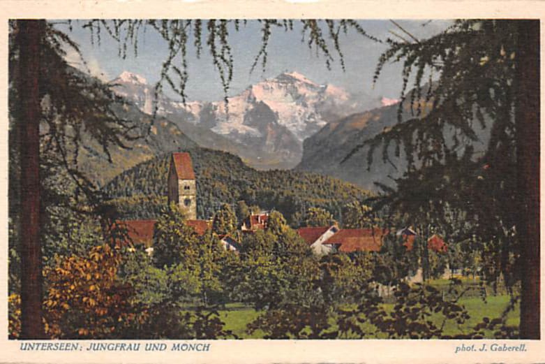 Ansichtskarte J. Gaberell mit Kirche Unterseen und Jungfrau im Hintergrund.